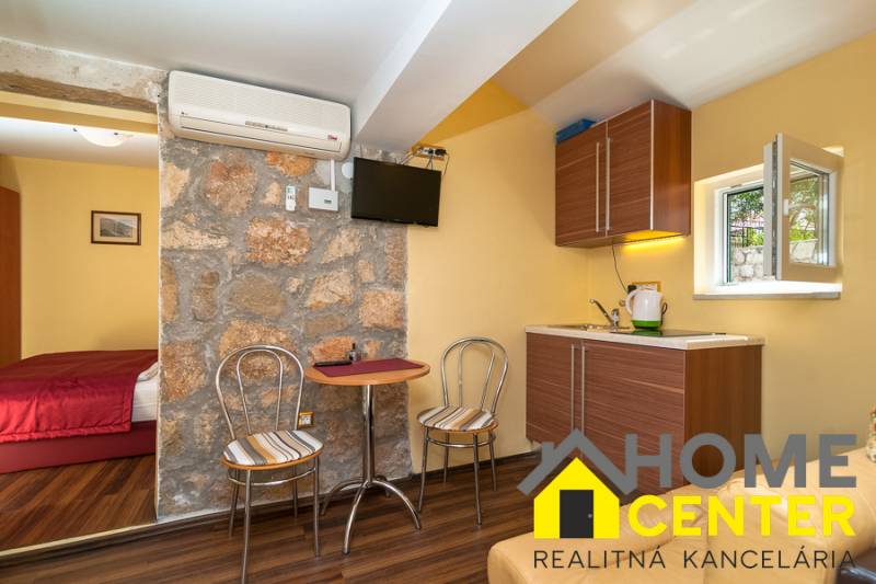 13-2024-11-Omis-riviera-Stone-house-sea-view-for-sale.jpg