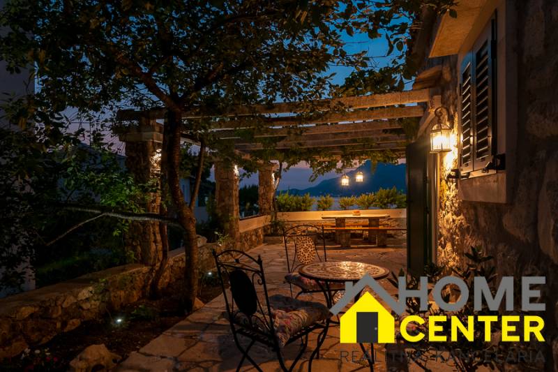01-2024-11-Omis-riviera-Stone-house-sea-view-for-sale.jpg
