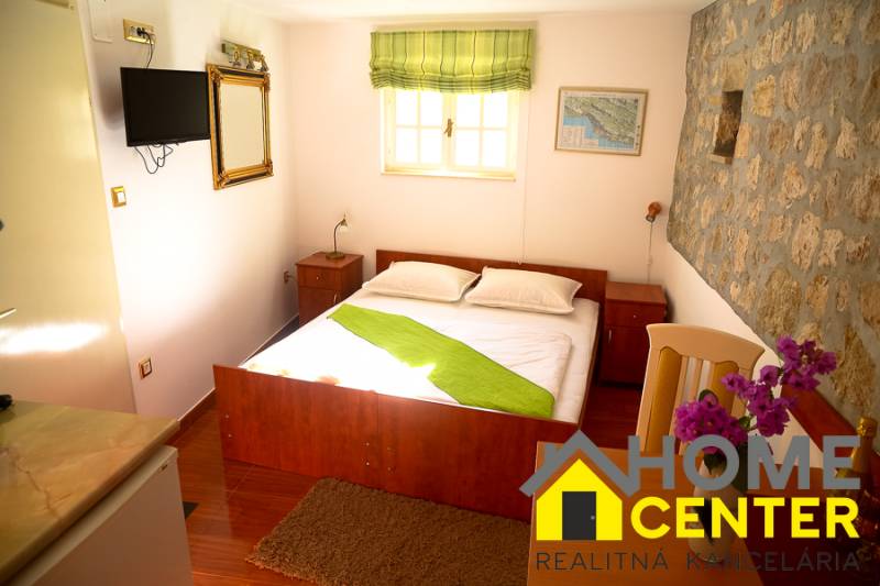 19-2024-11-Omis-riviera-Stone-house-sea-view-for-sale.jpg