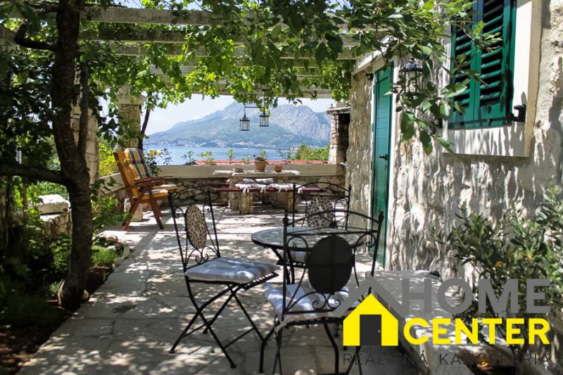 06-2024-11-Omis-riviera-Stone-house-sea-view-for-sale.jpg