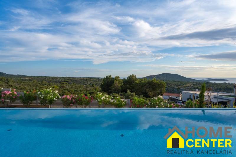 015-2022-421-Primosten-Luxury-Villa-In-A-Dominant-Location-with-a-sea-view.jpg