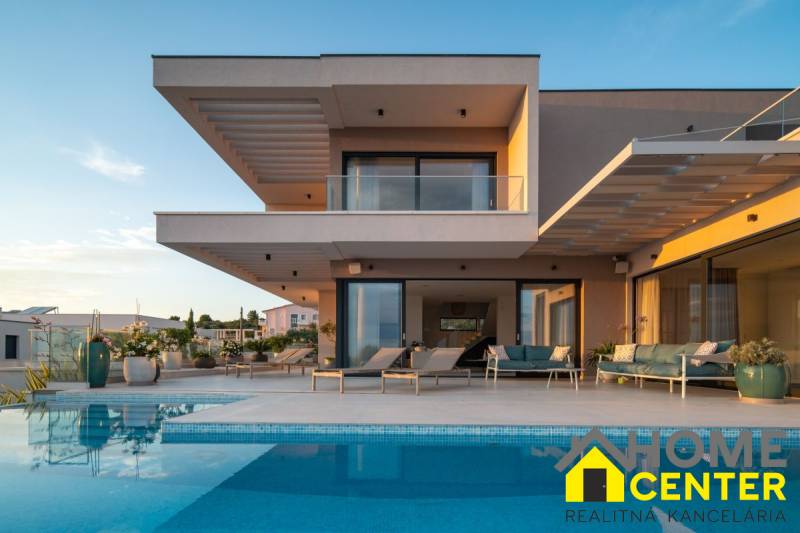 014-2022-421-Primosten-Luxury-Villa-In-A-Dominant-Location-with-a-sea-view.jpg