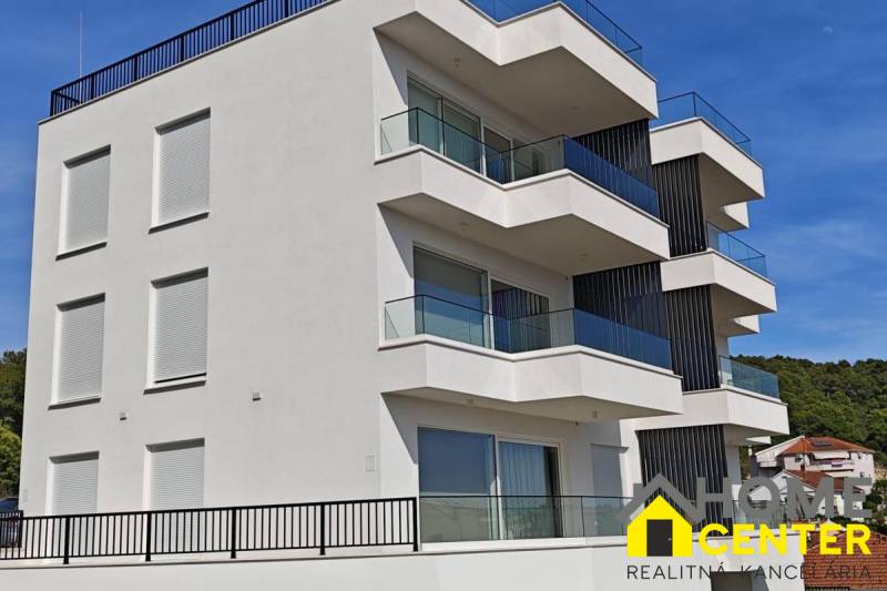 015-2035-257-Trogir-Luxury-penthouse-with-an-open-sea-view-for-sale.jpg