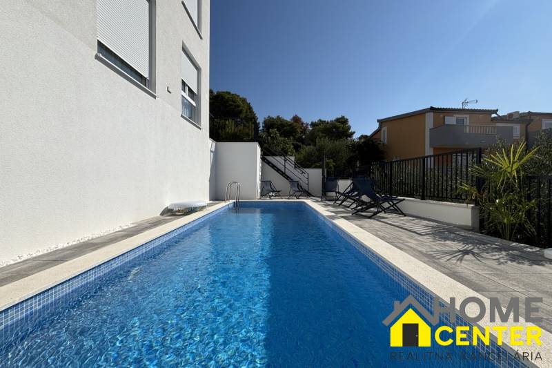 014-2035-257-Trogir-Luxury-penthouse-with-an-open-sea-view-for-sale.jpg