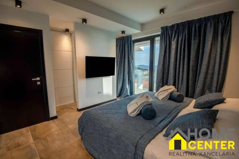015-2029-108-primosten-modern-villa-with-pool-and-sea-view-for-sale.jpg