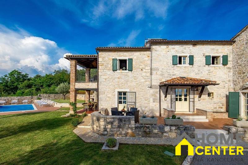 002-2053-17-Porec-Authentic-Istrian-stone-house-with-pool-and-garden-for-sale.jpg