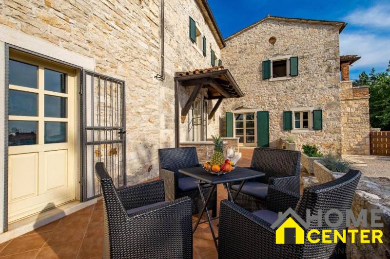 013-2053-17-Porec-Authentic-Istrian-stone-house-with-pool-and-garden-for-sale.jpg