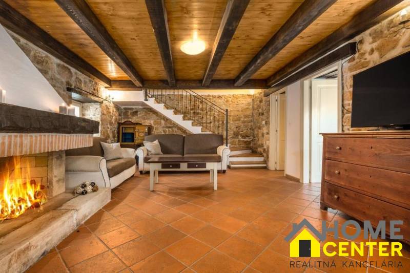010-2053-17-Porec-Authentic-Istrian-stone-house-with-pool-and-garden-for-sale.jpg