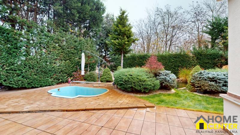 NA-PREDAJ-POSCHODOVY-RODINNY-DOM-S-KRASNOU-ZAHRADOU-A-BAZENOM-KOMARNO-11142025_183013.jpg