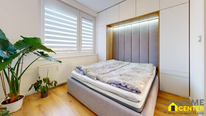 3-IZBOVY-BYT-V-KOMARNE-Bedroom.jpg
