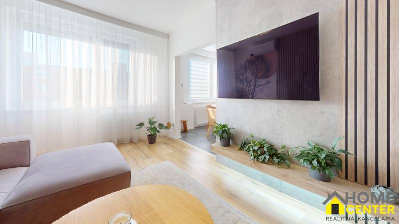 3-IZBOVY-BYT-V-KOMARNE-Living-Room 1.jpg