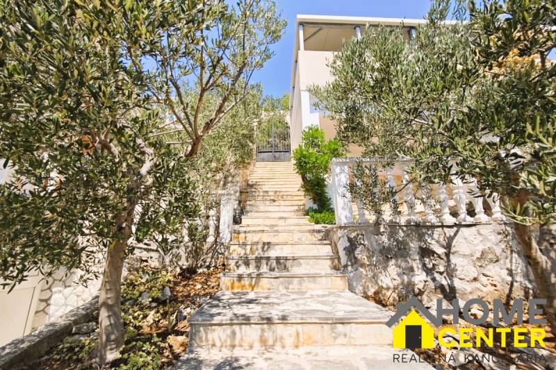019-2051-29-Rogoznica-Villa-with-pool-and-olive-grove-for-sale.jpg