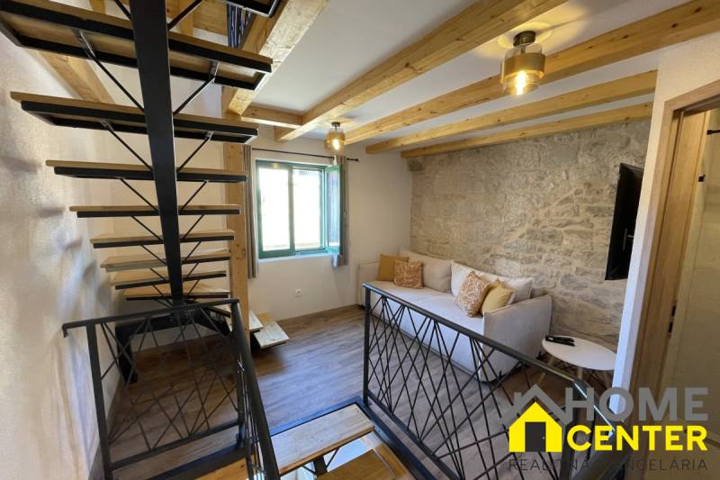 006-2055-02-kastela-three-storey-newly-renovated-stone-house-for-sale.jpg