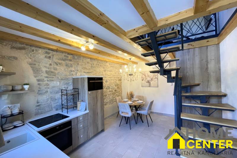 001-2055-02-kastela-three-storey-newly-renovated-stone-house-for-sale.jpg