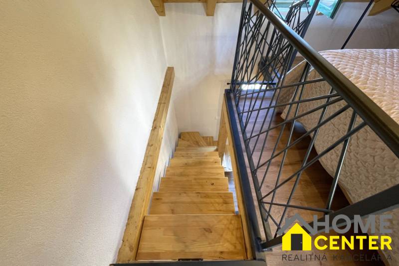 010-2055-02-kastela-three-storey-newly-renovated-stone-house-for-sale.jpg