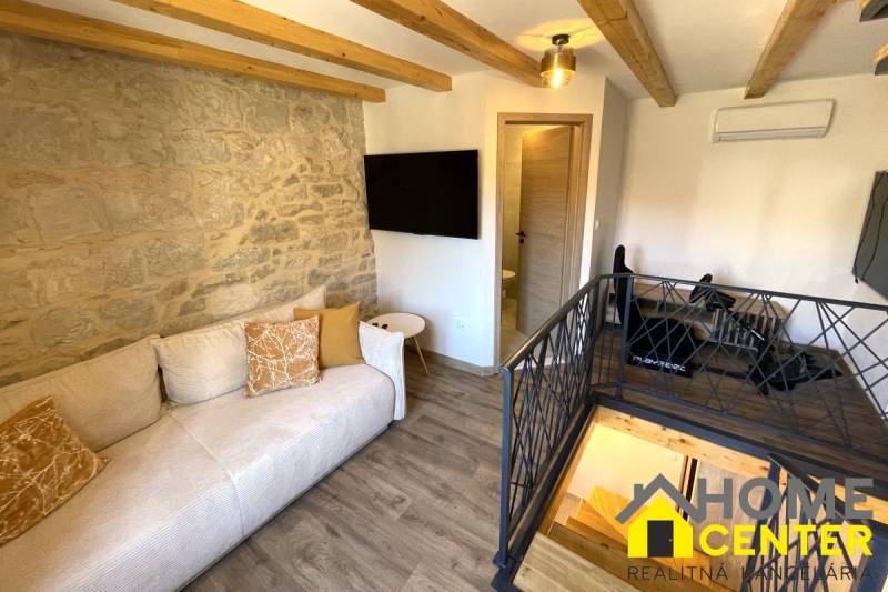 007-2055-02-kastela-three-storey-newly-renovated-stone-house-for-sale.jpg