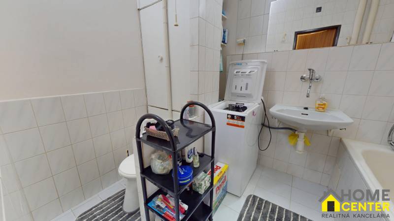 NA-PREDAJ-2-IZBOVY-TEHLOVY-BYT-NA-UL-PETOFIHO-KOMARNO-01292026_085313 – kópia – kópia.jpg