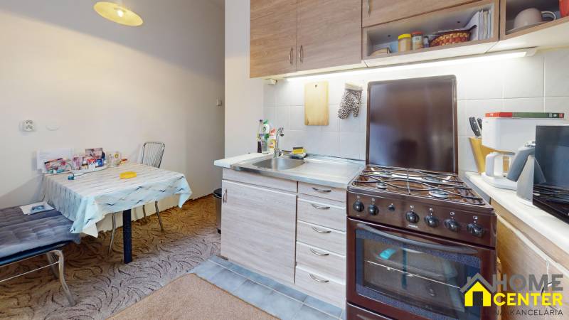 NA-PREDAJ-2-IZBOVY-TEHLOVY-BYT-NA-UL-PETOFIHO-KOMARNO-Kitchen.jpg