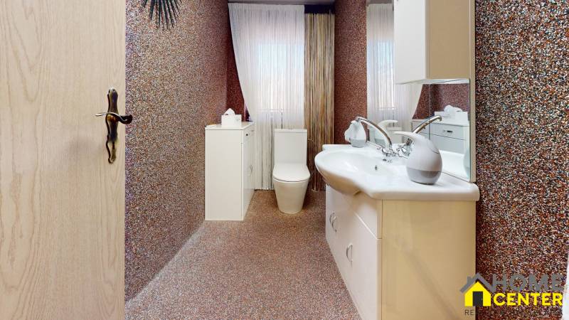 NA-PREDAJ-RODINNY-DOM-NITRA-CHRENOVA-Bathroom.jpg