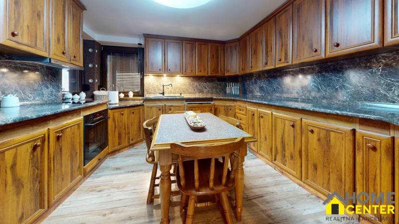 NA-PREDAJ-RODINNY-DOM-NITRA-CHRENOVA-Kitchen.jpg