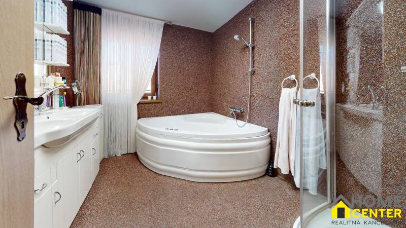 NA-PREDAJ-RODINNY-DOM-NITRA-CHRENOVA-Bathroom 1.jpg