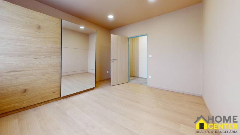 NA-PRENAJOM-3-IZBOVY-BYT-S-BALKONMI-NA-UL-MEDERCSKA-KOMARNO-Bedroom 3.jpg