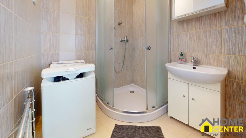 NA-PRENAJOM-2-IZBOVY-BYT-S-KRASNYM-VYHLADOM-NA-CELE-MESTO-KOMARNO-Bathroom.jpg