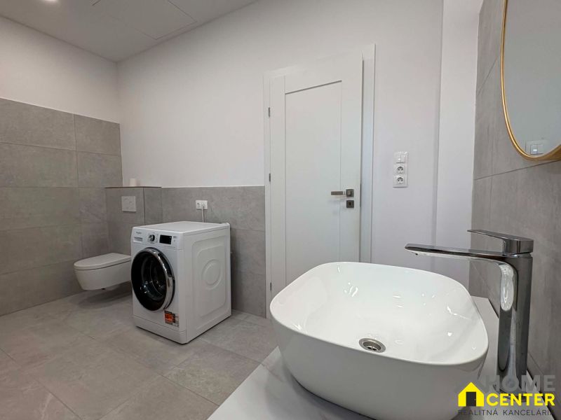 92ddd93d-d8a4-4889-8cc1-f687d6f26966.jpg