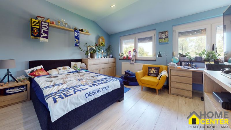 NA-PREDAJ-DVOJPODLAZNY-5-IZBOVY-BYT-NA-UL-OKRUZNA-CESTA-KOMARNO-Bedroom 3.jpg
