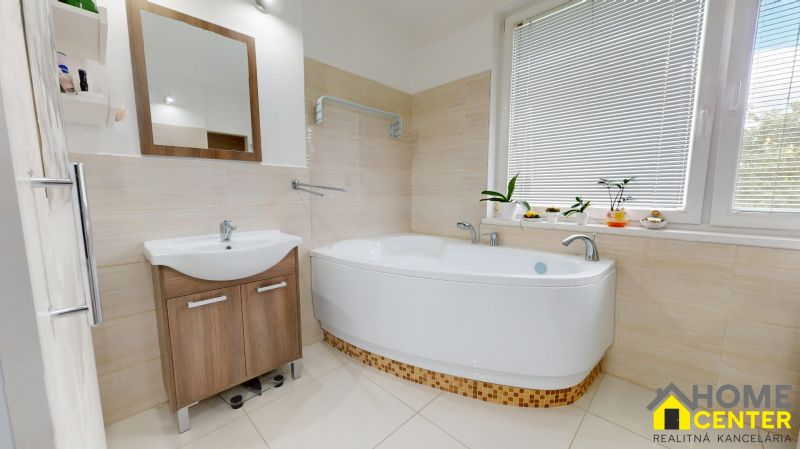 NA-PREDAJ-MODERNY-2-IZBOVY-BYT-VII-SIDLISKO-KOMARNO-06152026_192623.jpg