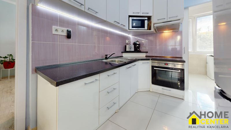 NA-PREDAJ-MODERNY-2-IZBOVY-BYT-VII-SIDLISKO-KOMARNO-Kitchen.jpg