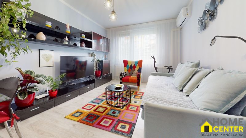 NA-PREDAJ-MODERNY-2-IZBOVY-BYT-VII-SIDLISKO-KOMARNO-Living-Room.jpg