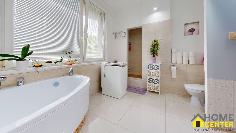 NA-PREDAJ-MODERNY-2-IZBOVY-BYT-VII-SIDLISKO-KOMARNO-Bathroom.jpg