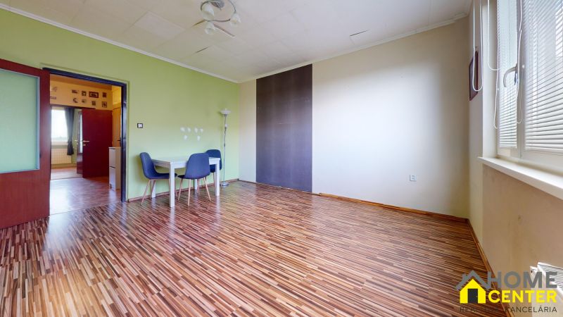 NA-PREDAJ-3-IZBOVY-BYT-NA-UL-GEN-KLAPKU-KOMARNO-Living-Room.jpg