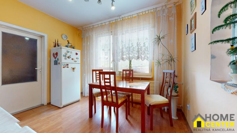 NA-PREDAJ-3-IZBOVY-BYT-S-BALKONOM-NA-UL-PALATINOVEJ-VII-SIDLISKO-KOMARNO-07062026_202003.jpg