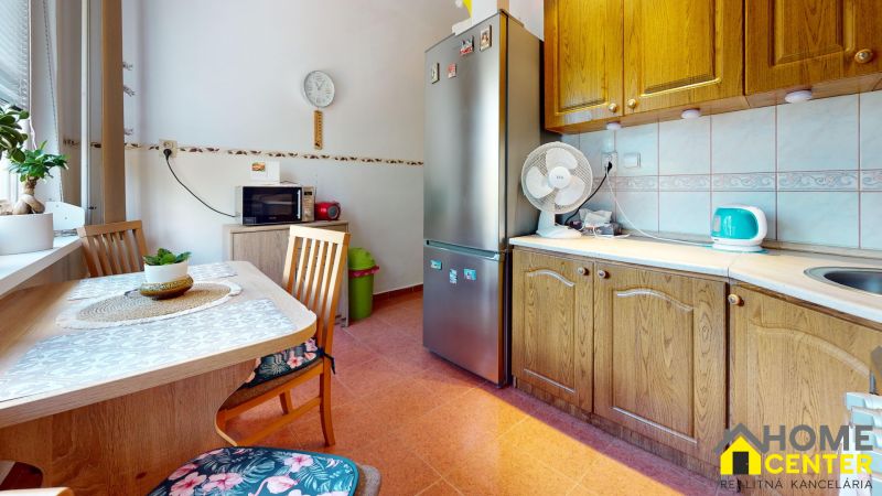 5382-Komarno-Kitchen 1.jpg