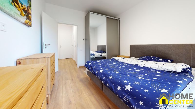 Parna-Bedroom 1.jpg