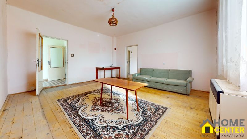 NA-PREDAJ-RODINNY-DOM-NEDALEKO-DUNAJA-VELKE-KOSIHY-Living-Room 2.jpg