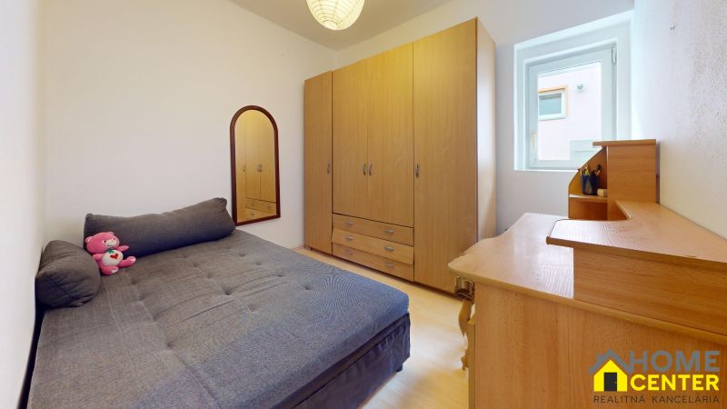 NA-PREDAJ-RODINNY-DOM-DVOJGARAZ-ALTANOK-BRANC-OKRES-NITRA-Bedroom 3.jpg