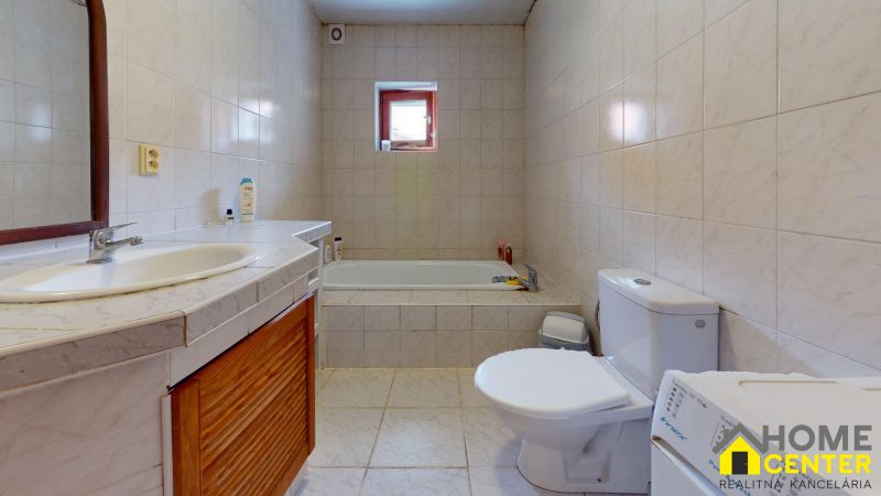 NA-PREDAJ-RODINNY-DOM-DVOJGARAZ-ALTANOK-BRANC-OKRES-NITRA-Bathroom.jpg