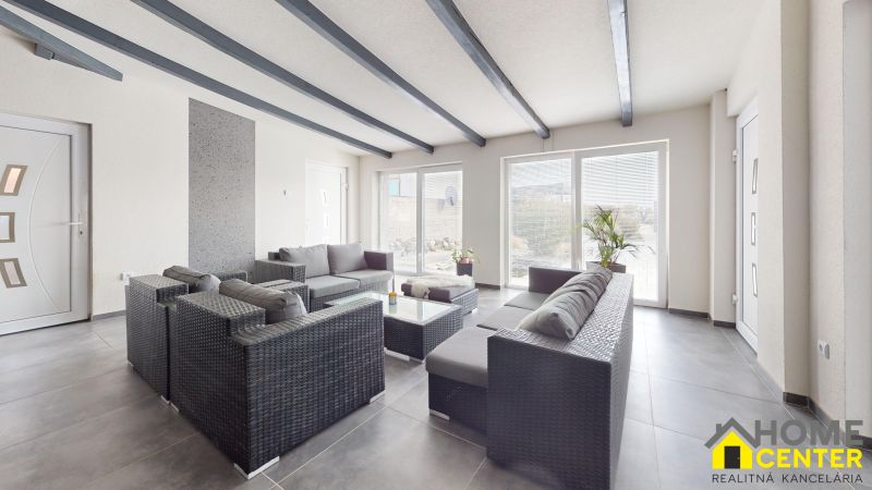 NA-PREDAJ-RODINNY-DOM-DVOJGARAZ-ALTANOK-BRANC-OKRES-NITRA-Living-Room 2.jpg