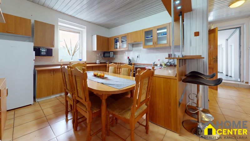 NA-PREDAJ-RODINNY-DOM-DVOJGARAZ-ALTANOK-BRANC-OKRES-NITRA-Kitchen.jpg