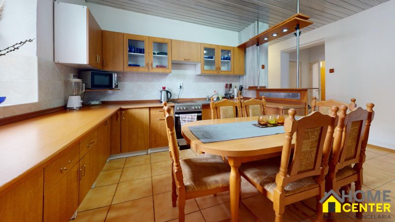 NA-PREDAJ-RODINNY-DOM-DVOJGARAZ-ALTANOK-BRANC-OKRES-NITRA-Kitchen 1.jpg